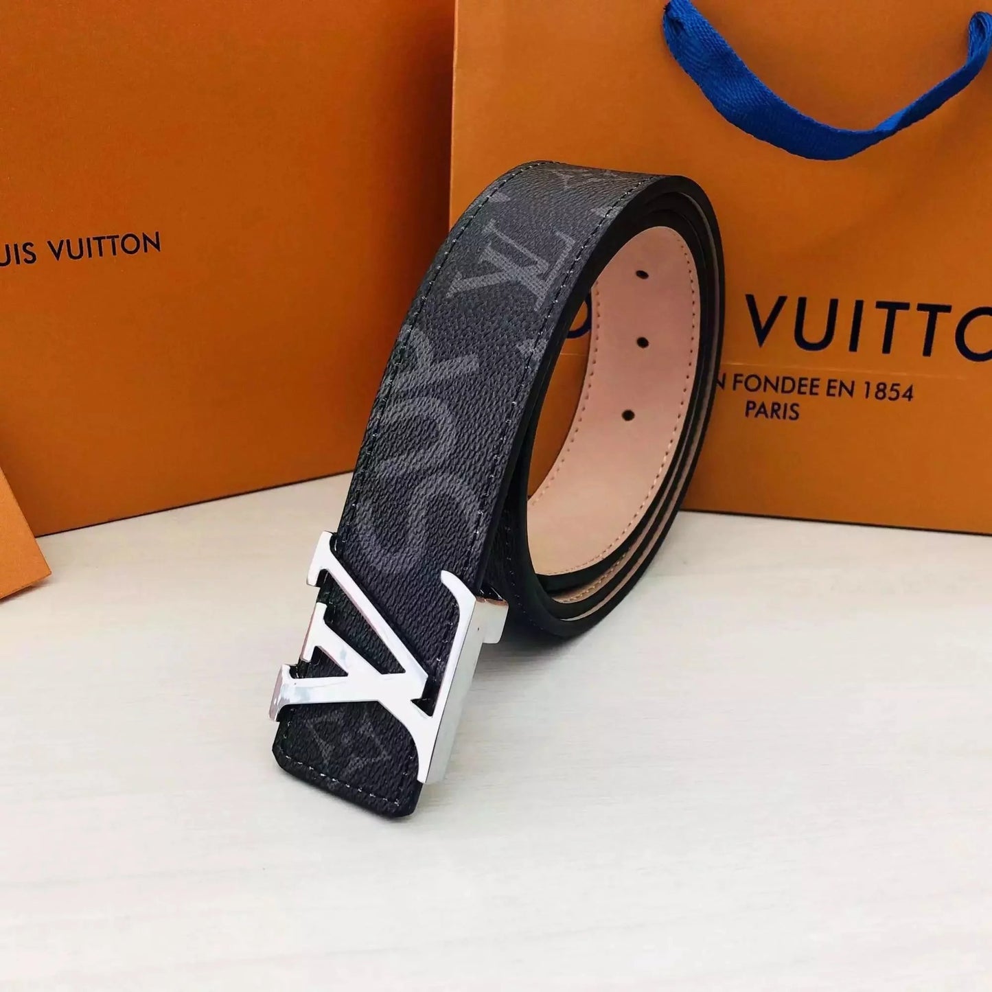 Louis Vuitton x Supreme belt