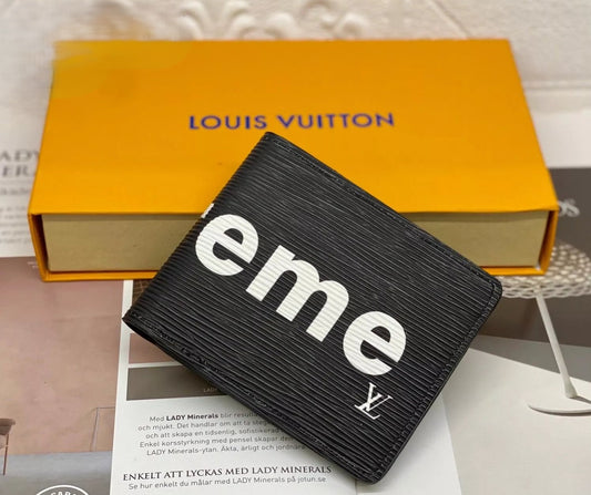 Luis Vuitton x Supreme wallet